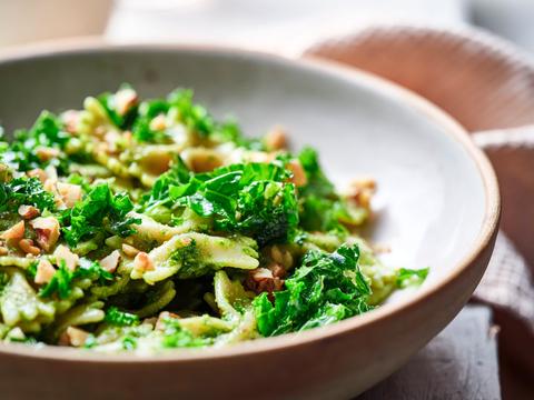 Volkorenpasta met boerenkoolpesto
