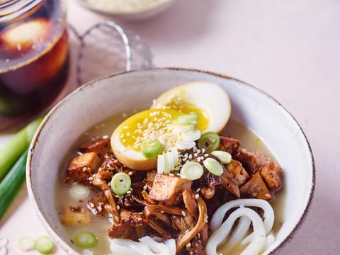 Ramen met tofoe, champignons en soja-eieren
