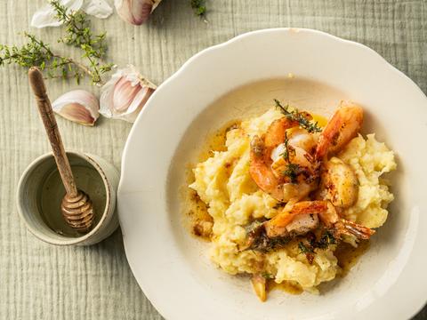 Scampi’s met tijm-botersaus en knolselderstoemp