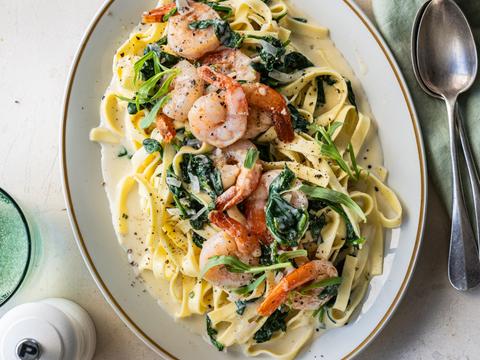 Scampi’s in wittewijnsaus met spinazie en pasta