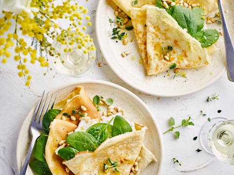 Crespelle met ricotta, spinazie en pijnboompitten