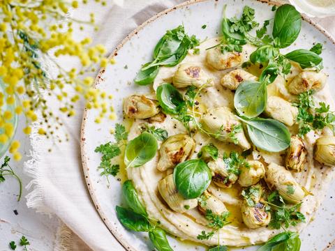 Dip van cannellinibonen met gebakken artisjok