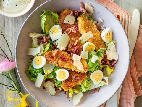 Caesarsalade met krokante kipreepjes