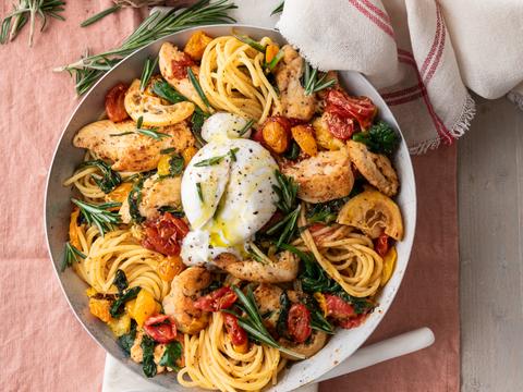 Rozemarijnkip met pasta