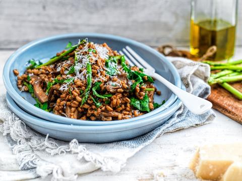 Tarwerisotto met oesterzwammen en groene asperges