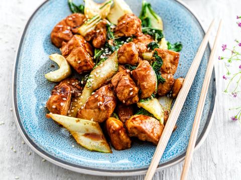Honing-sesamkip met paksoi