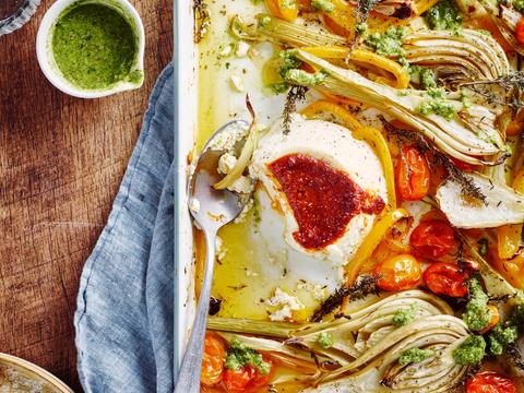 Ricotta-traybake met venkel, tomaat en basilicumsaus