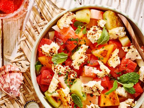 Salade van gegrilde meloen met gebakken chilifeta