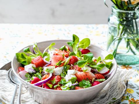 Watermeloen-aardbeiensalade met feta