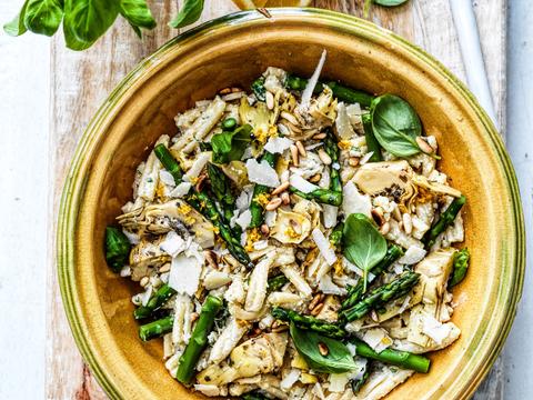 Pastasalade met citroen, artisjok en groene asperges