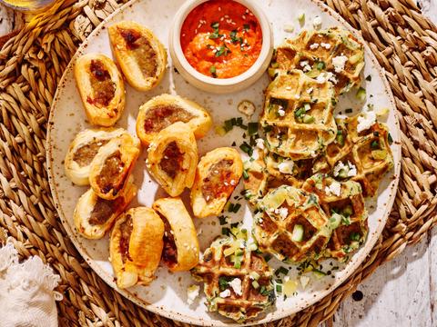 NEW worstenbroodjes met chorizo en gerooktepaprikadip
