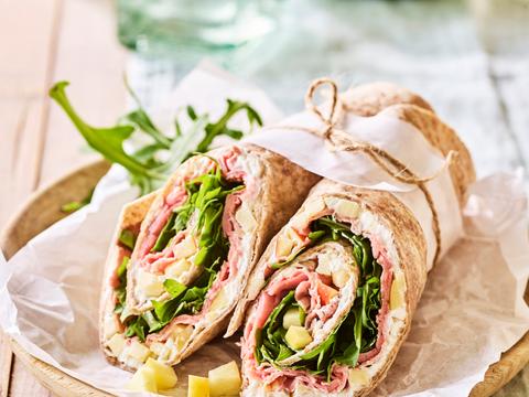 Volkorenwraps met rosbief, rucola en mierikswortel