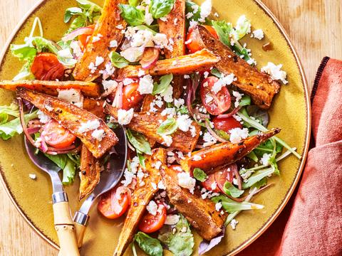 Pittig gekruide zoete aardappel partjes met feta