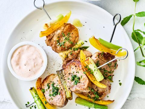 Varkenshaasspiesjes met mangosalsa en harissasausje