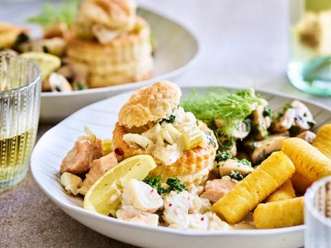 Vol-au-vent de la mer met venkel, champignons en kroketjes