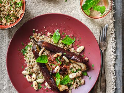 Gepofte aubergine met couscous en veggie gehakt