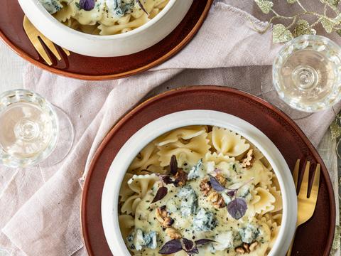 Farfalle met gorgonzolasaus en walnoten