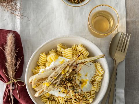 Pasta met ricottasaus, geroosterde venkel en krokant broodkruim