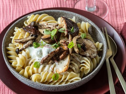 Pasta met wittewijnsaus en geroosterde boschampignons