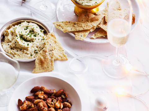 Preihummus met crackers