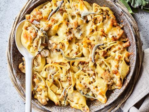 Conchiglie met kip, boschampignons