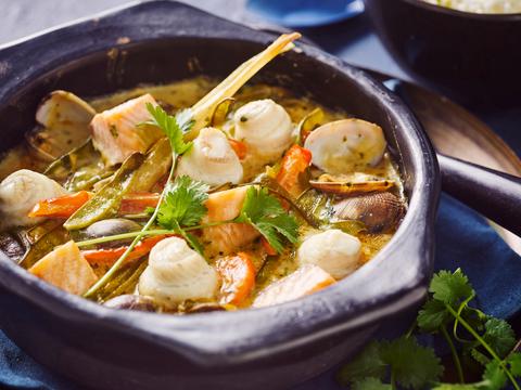 Pittig vispannetje met schelpjes en rijst