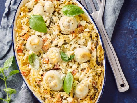 Orzopannetje met visrolletjes, spinazie en tomaat