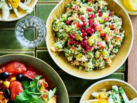 Kiptajine met venkel-¬sinaasappelsalade en couscous 