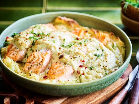 Ovenschotel met zalm, puree en knolseldersaus