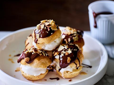 Profiteroles met ijs
