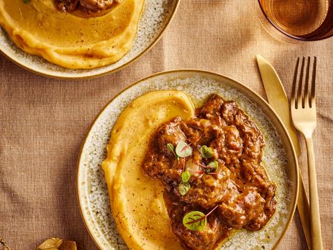 Aziatische varkenswangetjes met pompoencrème