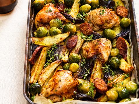 Traybake met kip en spruiten