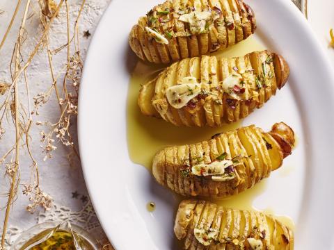 Hasselbackaardappelen met frisse kruiden