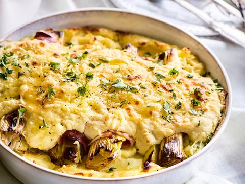 Ham-preirolletjes met puree en lichte kaassaus