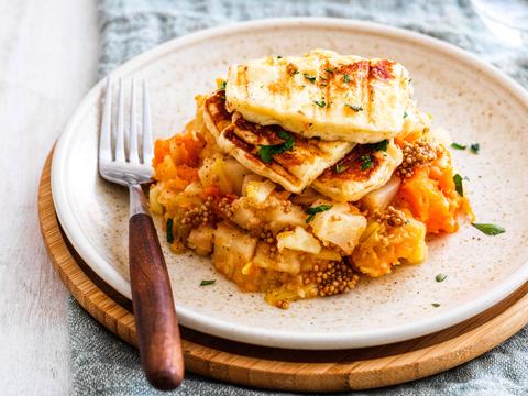 Stoemp van wintergroenten met gepoft mosterdzaad en gegrilde halloumi
