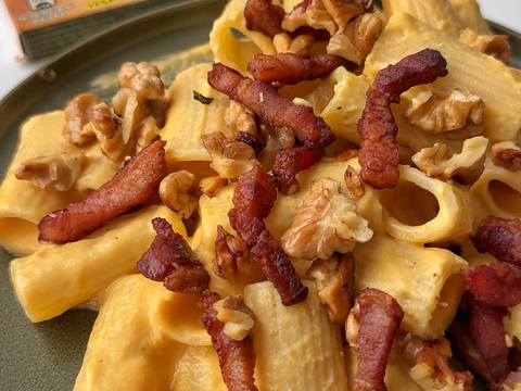 Rigatoni met pompoen fetasaus