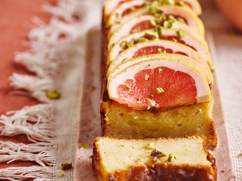 Yoghurtcake met roze pompelmoesglazuur