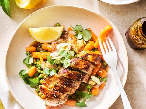 Kip teriyaki met wortelen en erwtjes