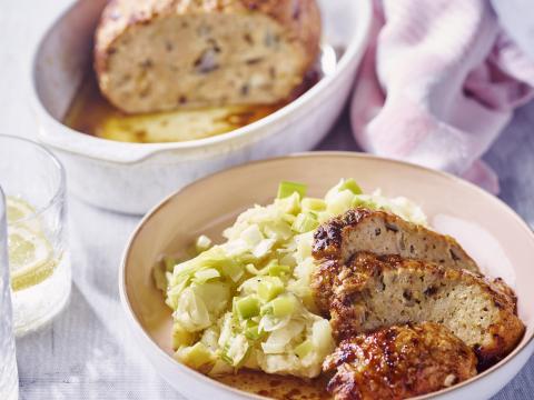 Pain de viande au poulet, purée de panais, céleri et poireaux