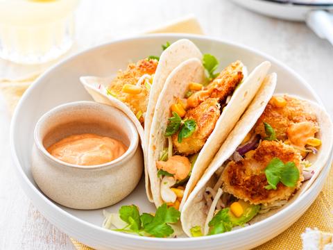 Taco’s met krokante scampi’s, avocado en spicy mayo