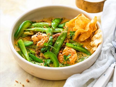 Indiase curry met scampi_s, peultjes en papadums