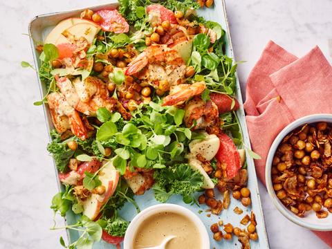 Detoxsalade met scampi’s en geroosterde kikkererwten