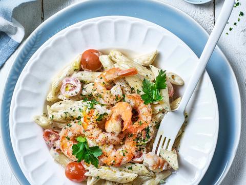 Romige pasta met kruidenkaas en scampi’s