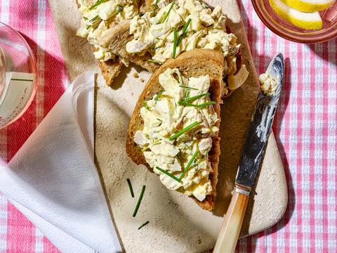 Toast met frisse kipsalade 
