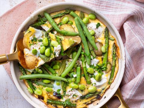 Lentefrittata met krieltjes, groene groenten en ricotta 