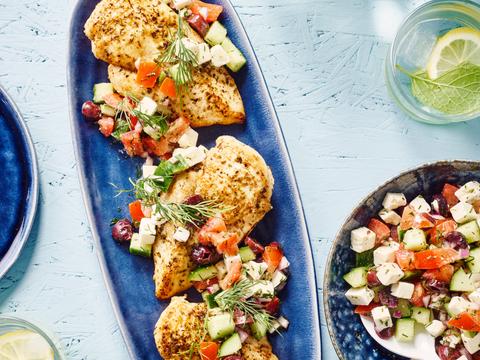 Griekse kip met feta, komkommer, tomaat en citroen