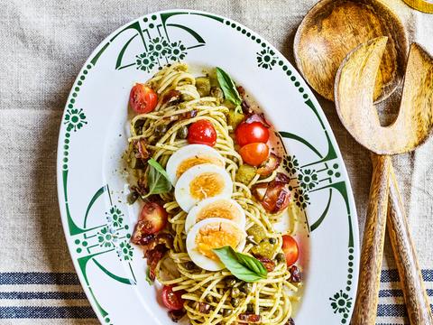 Pasta pesto met dadels en kappertjes