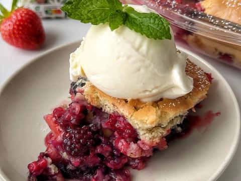 cobbler met bosvruchten