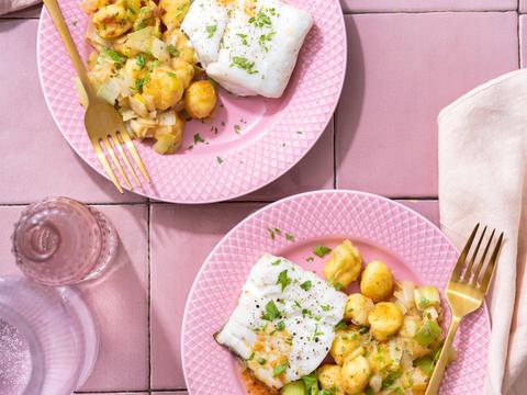 Forel uit de oven met groene curry en gebakken kurkuma-aardappeltjes