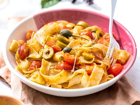 Pappardelle met harissa, olijven en ingemaakte citroen